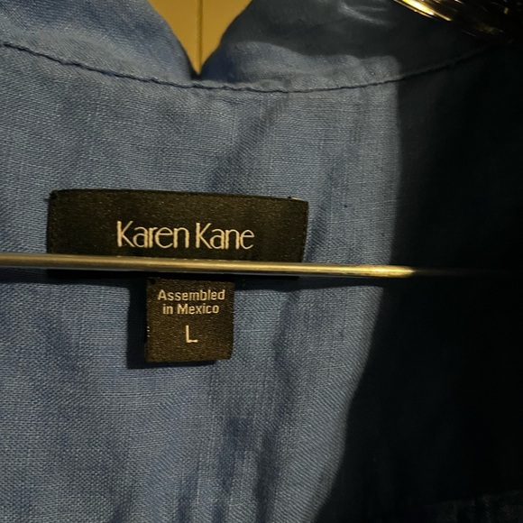 Karen Kane blue 100% linen sleeveless button-down top. - Picture 2 of 4